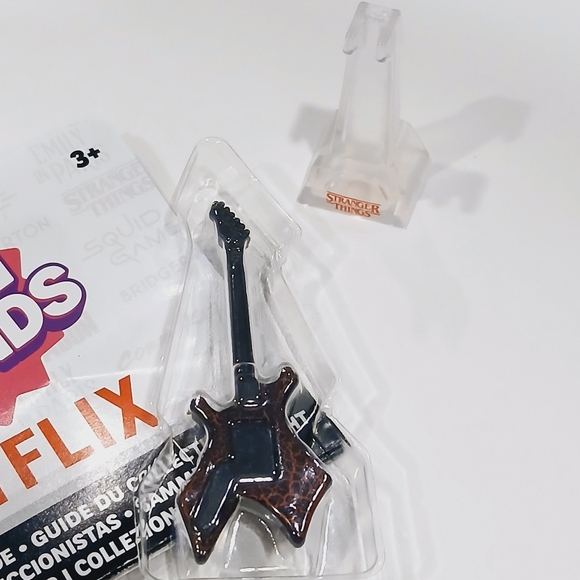 Zuru Mini Brands Netflix Stranger Things Mini Guitar - Picture 5 of 6